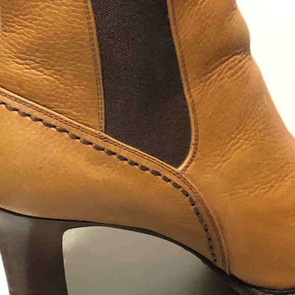 HPπ COLE HAAN Country Vibram Leather EUC Brown Heeled Ankle Boots 8B Like NEW - Picture 5 of 16